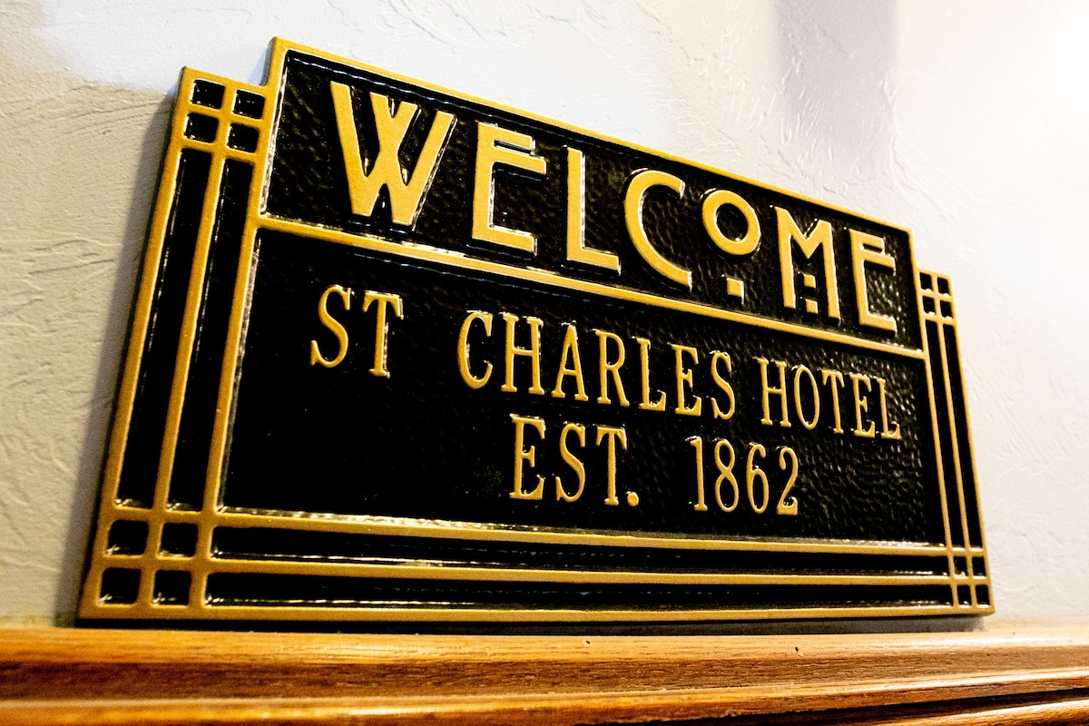 Historic St Charles酒店218号房