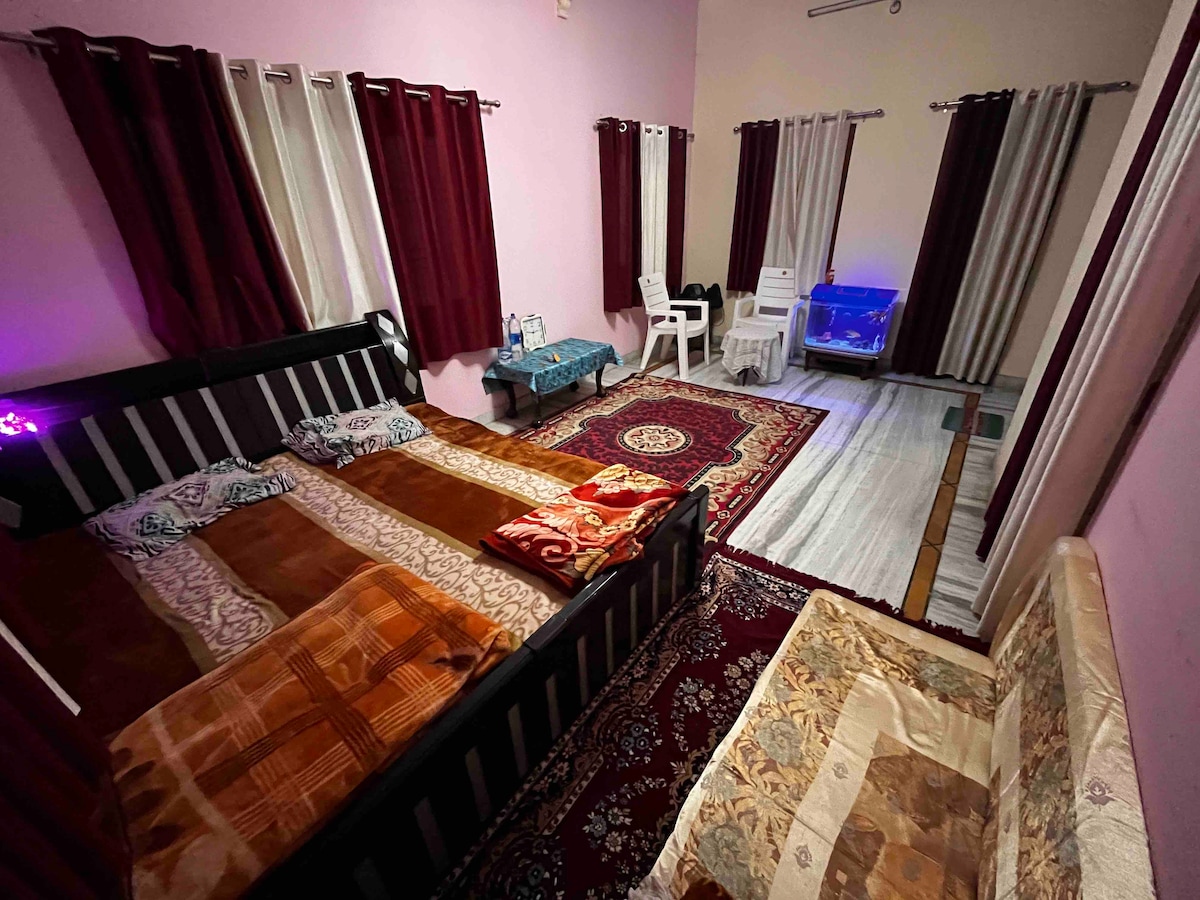 Premium room near Kashi Vishwanath & Kedar Mandir