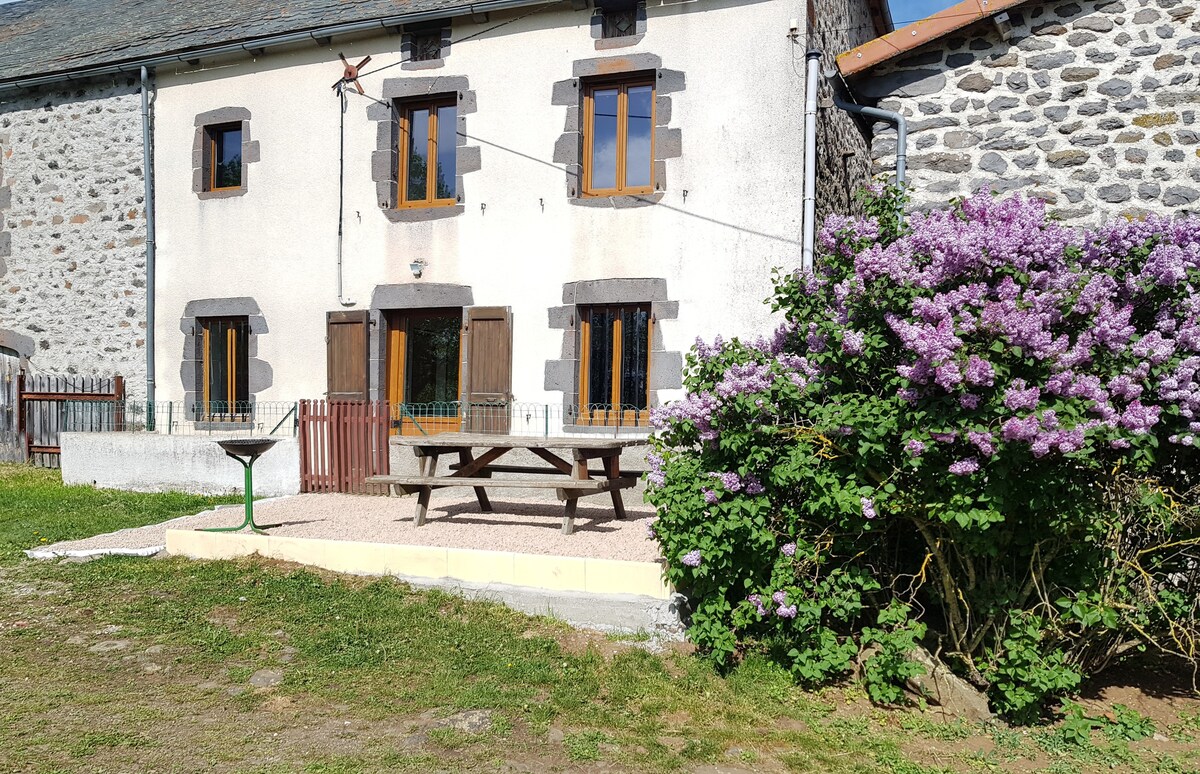 House "Bienvenue chez les Cantalous"