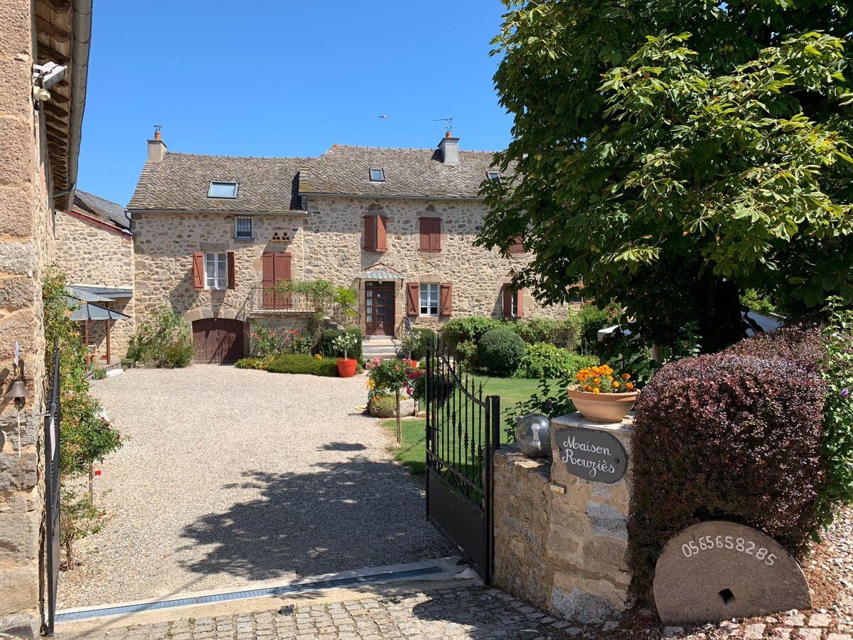 Chambres d'hôtes en Aveyron pour 8-Maison Rouziès