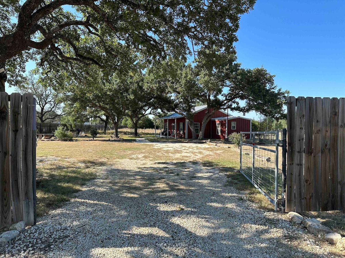 The Little Red Barn I Pipe Creek I TX