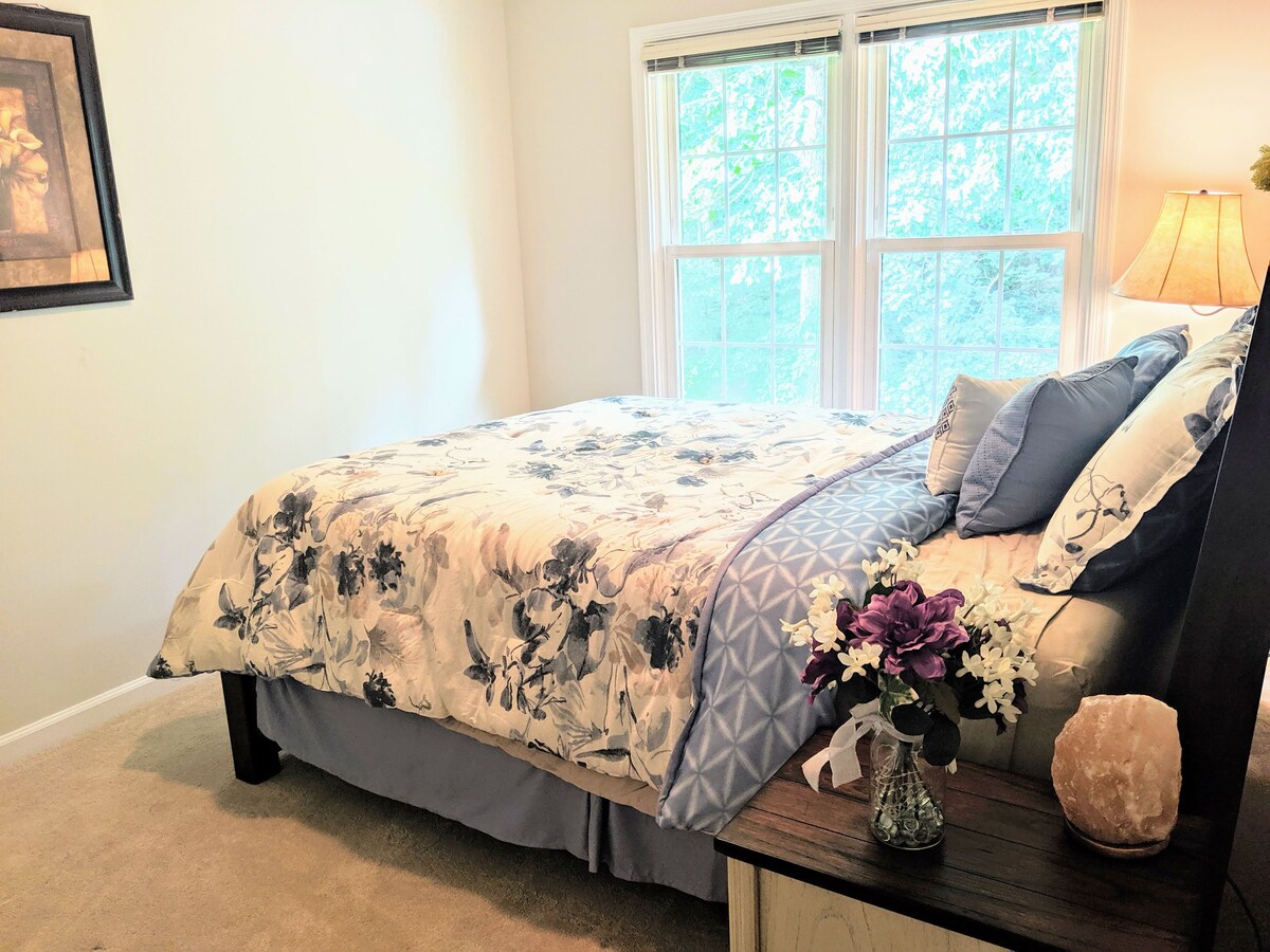 Orchid Breeze #1: comfy 4br/2.5ba convenient loc.