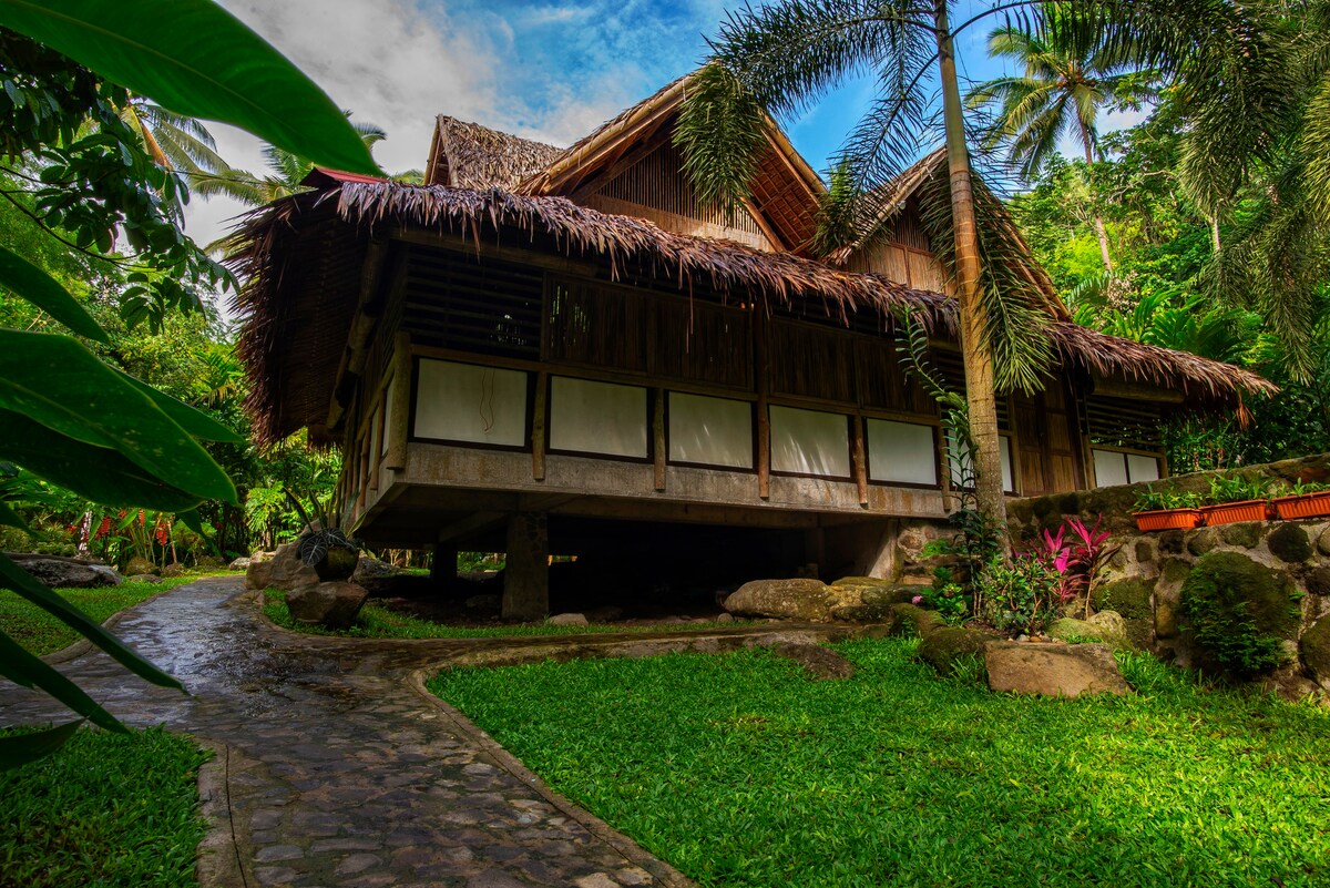 A Jungle House ：带天然泳池的河畔度假屋