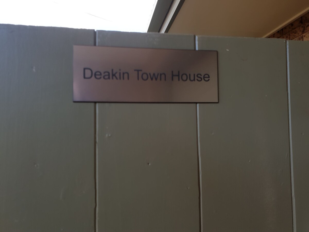 Deakin Town House
