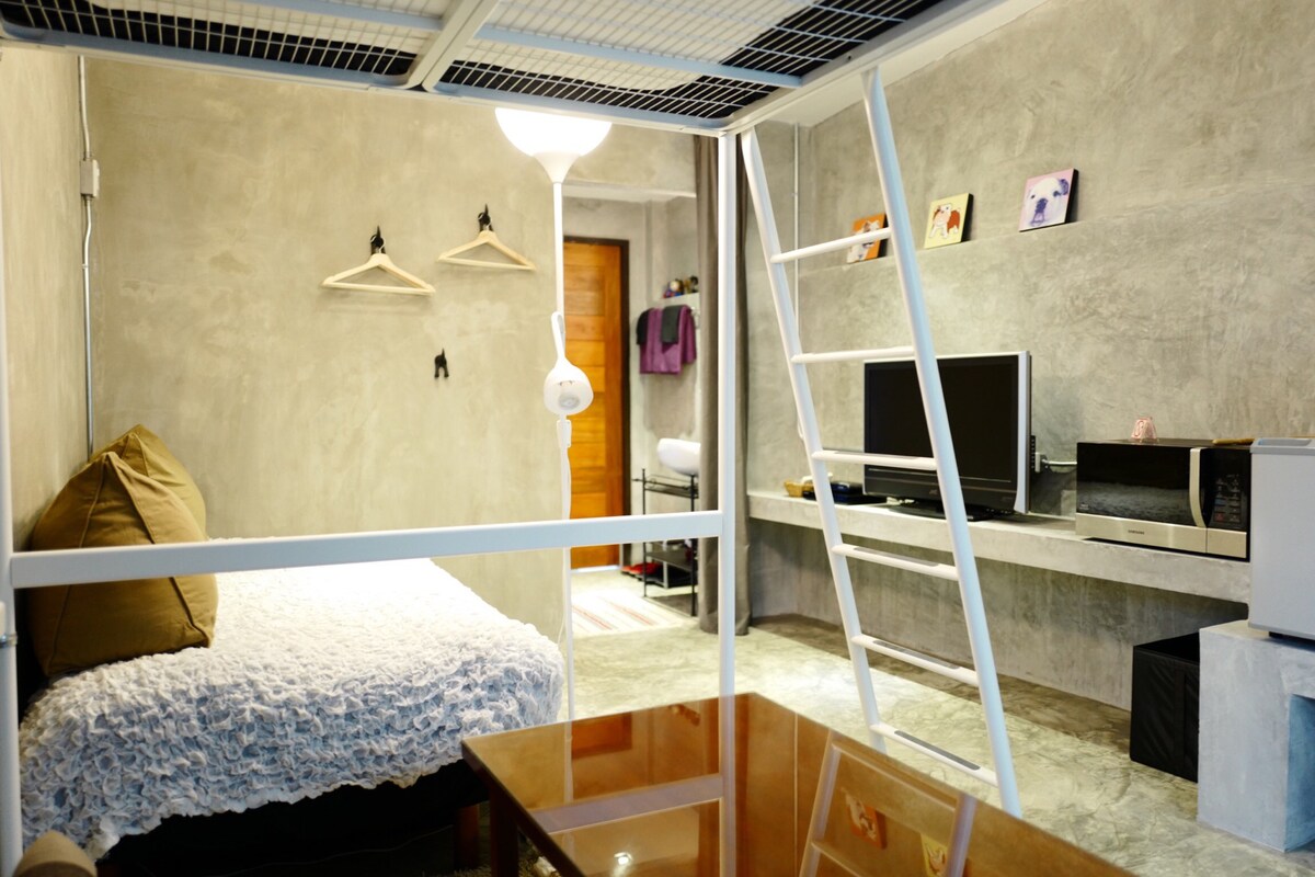 舒适的单间公寓和有趣的双层床/曼谷市中心/免费早餐