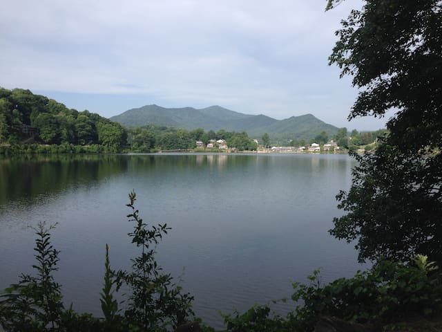 Lake Junaluska的民宿