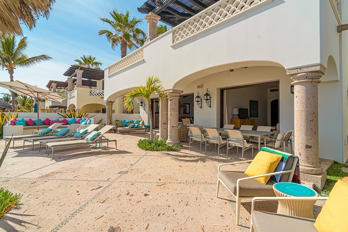 Beachfront 4BD Villa with private pool
