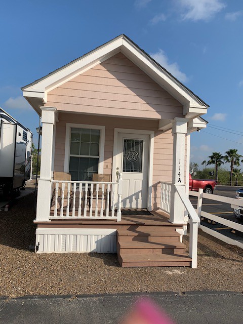 Cute and Cozy One Bedroom Park Model!