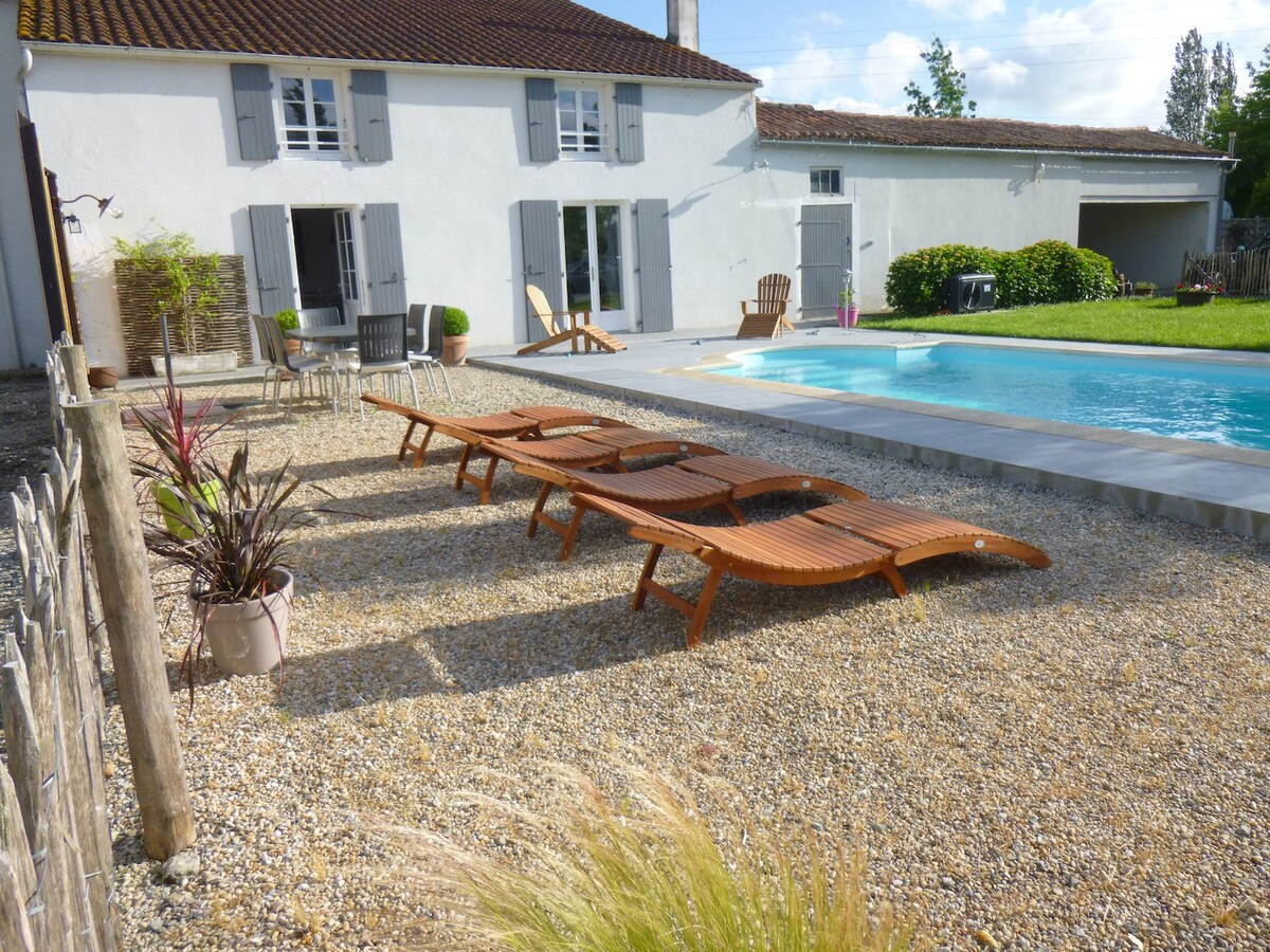 Gîte de charme-Piscine chauffée-jacuzzi-Marais