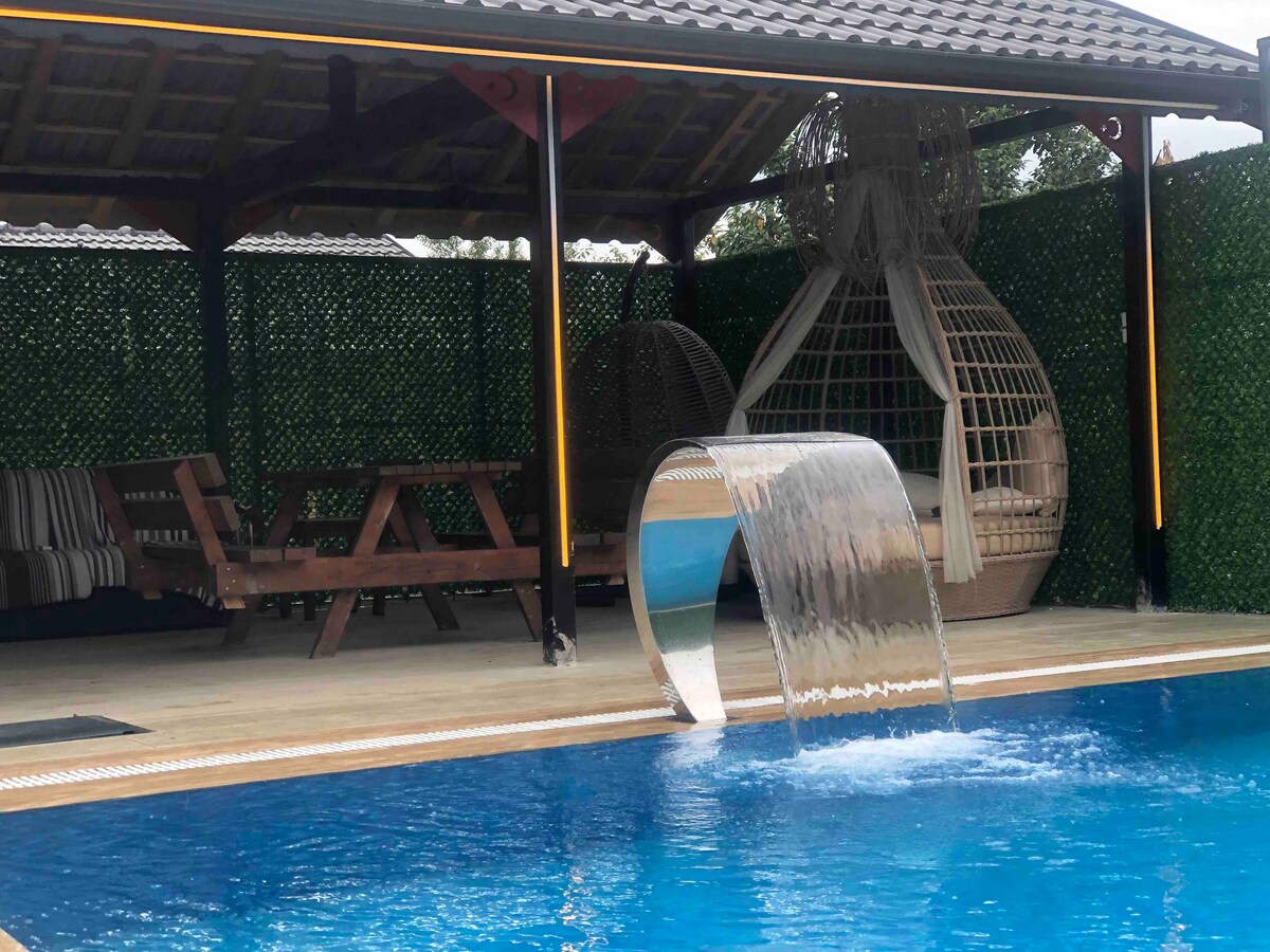 4+1 ALPHA sıcak havuzlu tam korunaklı ahşap villa