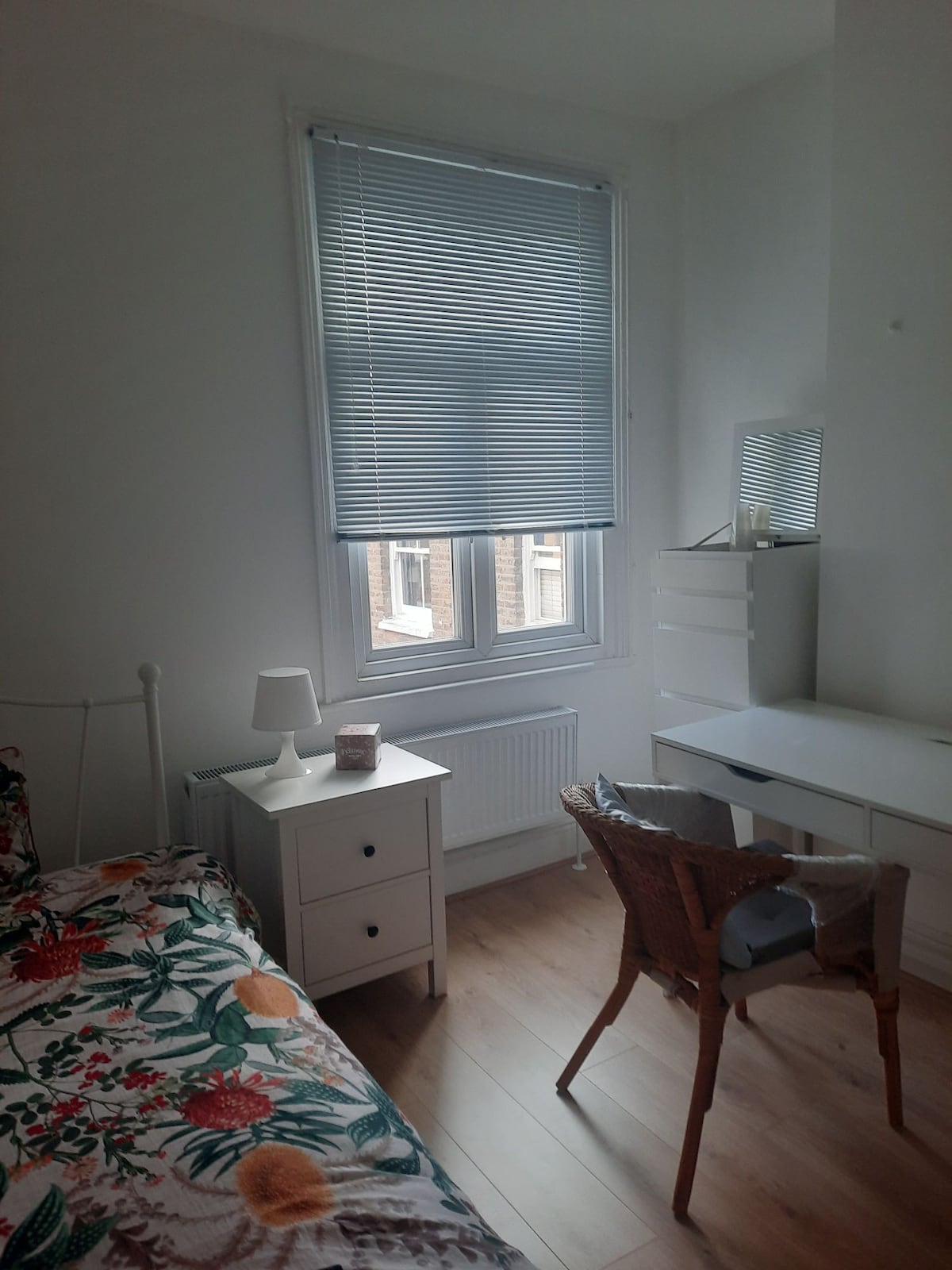 Double Bright large Room on quiet street