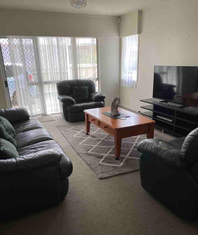 Quiet unit close to town child and dog friendly