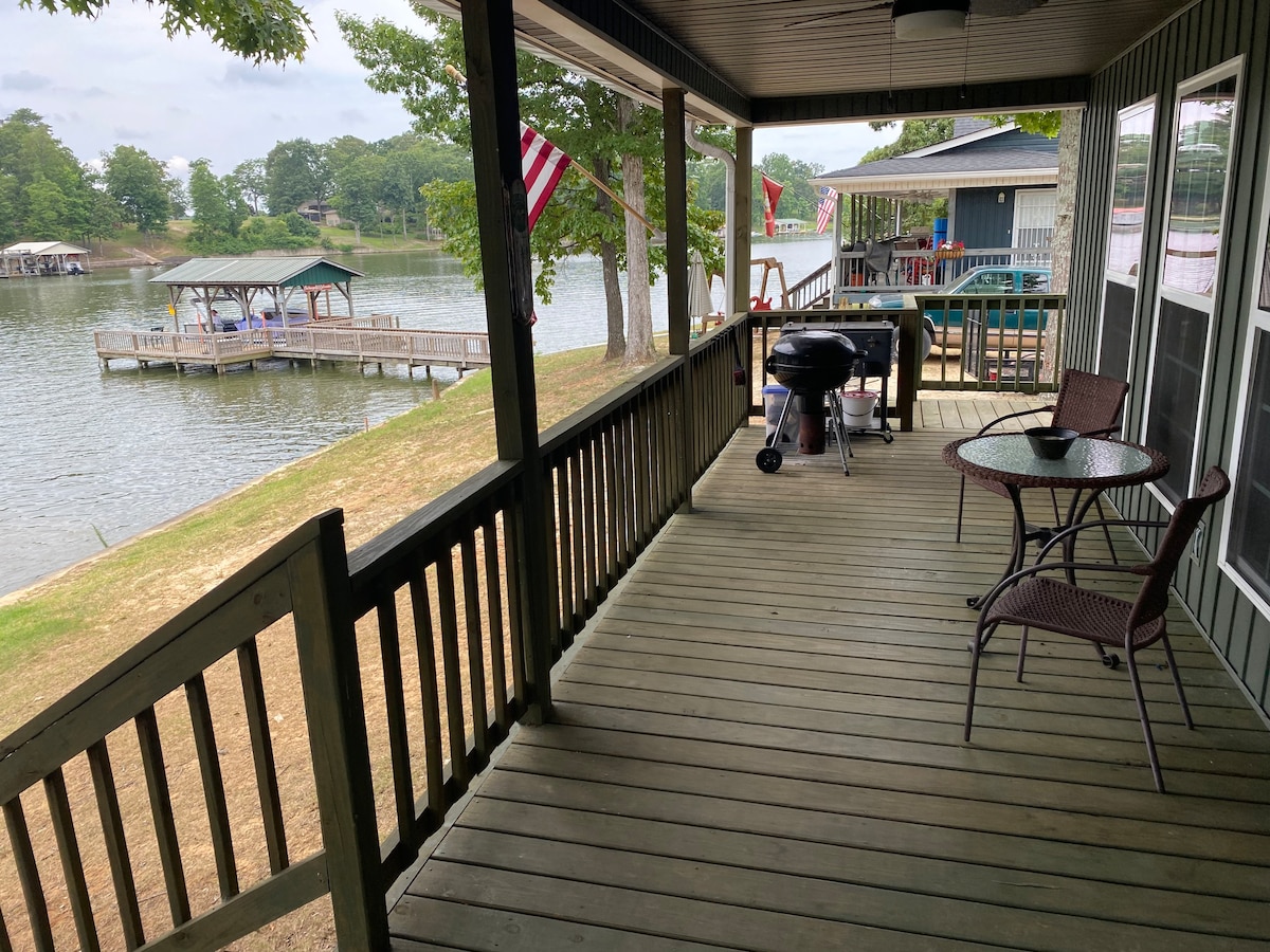 Two Story Dock! Waterfront on Weiss Lake