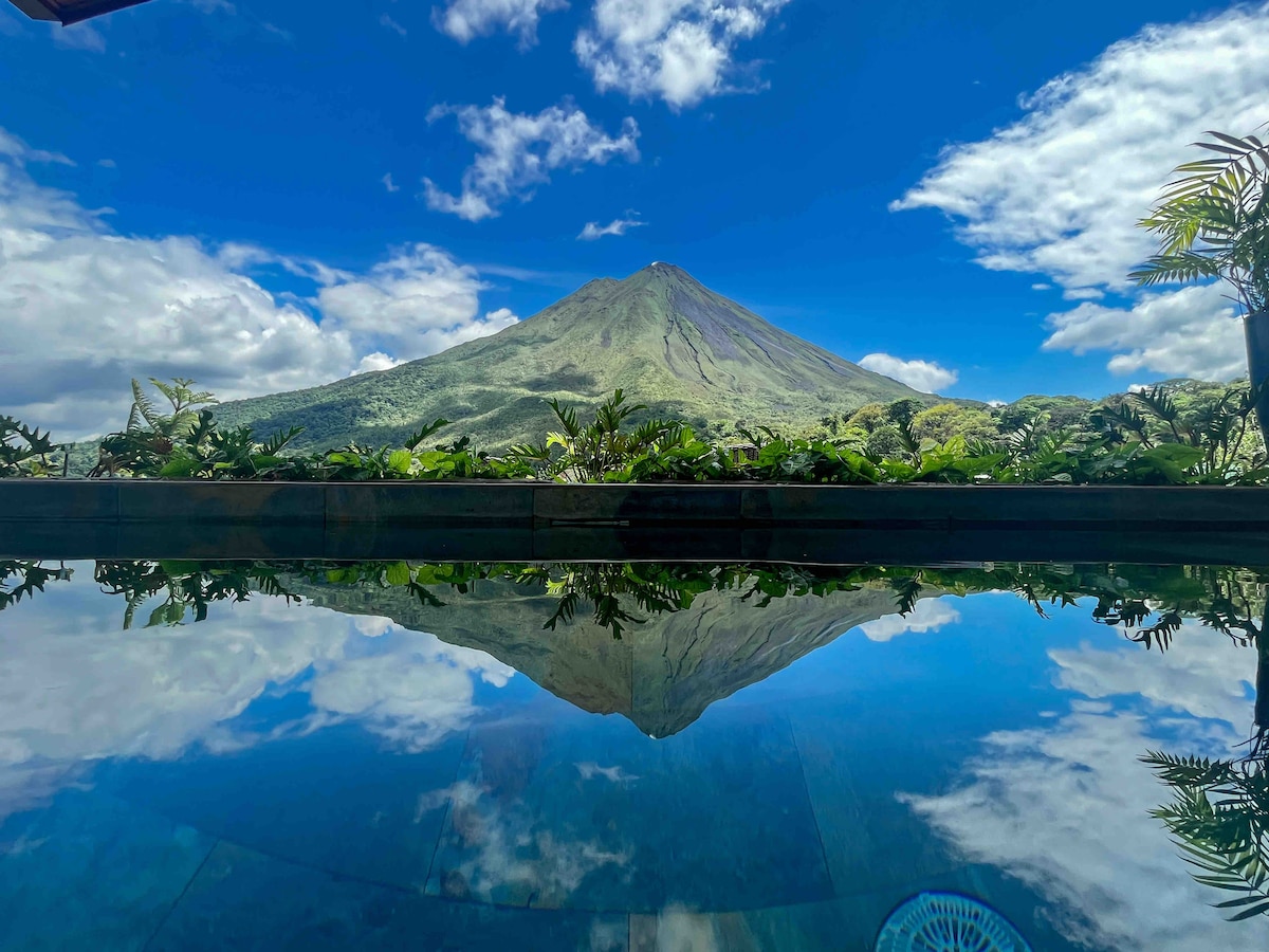 Villa Heliconia, ¡Un Volcán en su Jardín.!