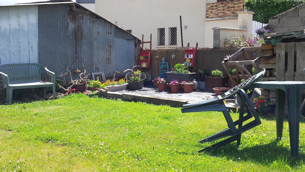 Studio au calme dans le bourg de Tinténiac