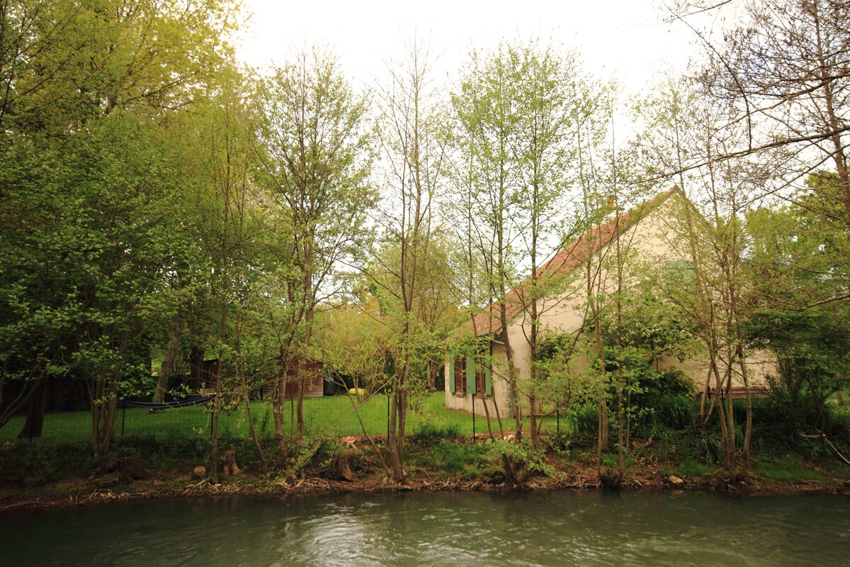 Charmante maison au bord de rivière