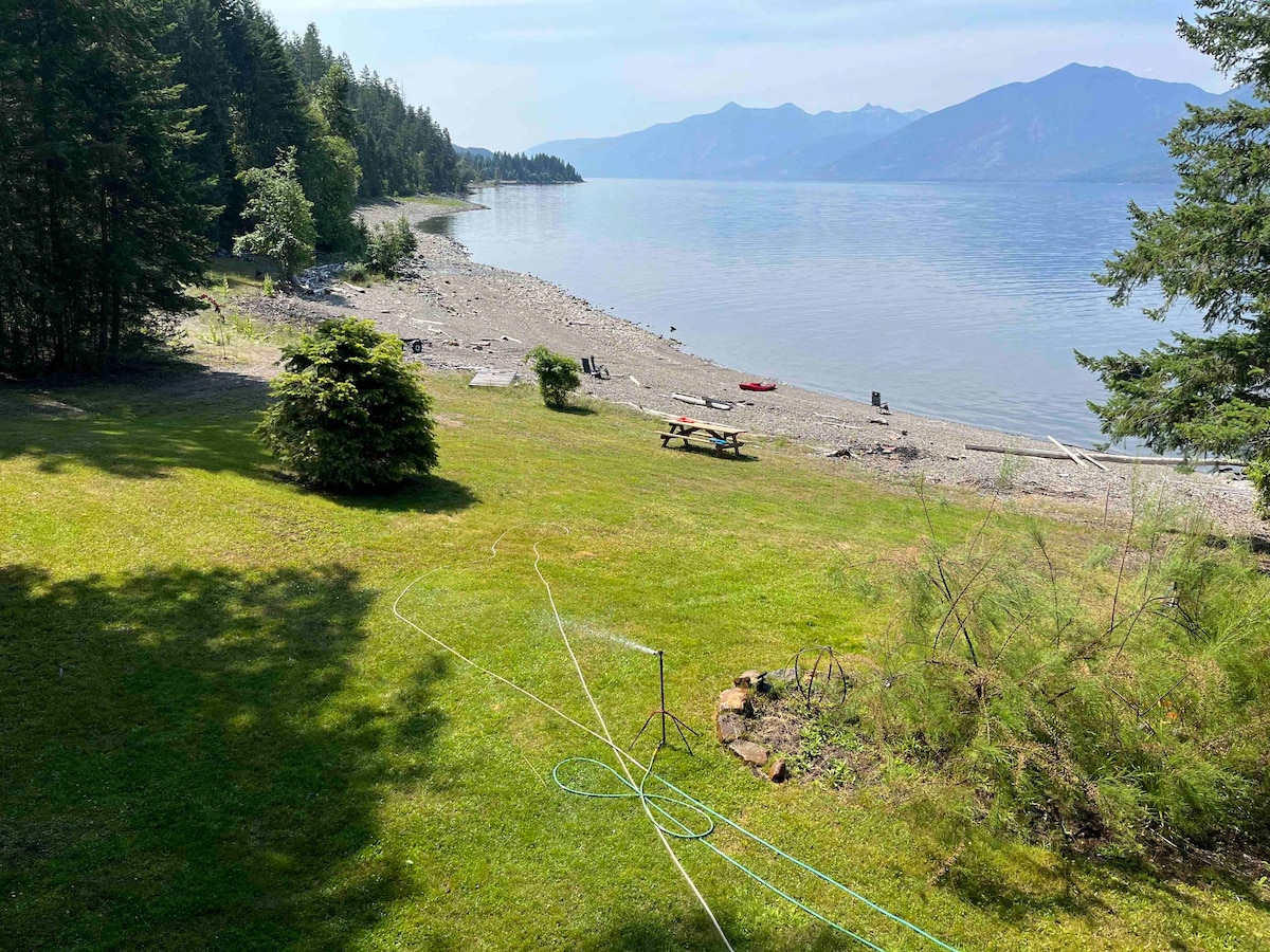 Stunning lakefront 5 acres, wifi, bbq, pets