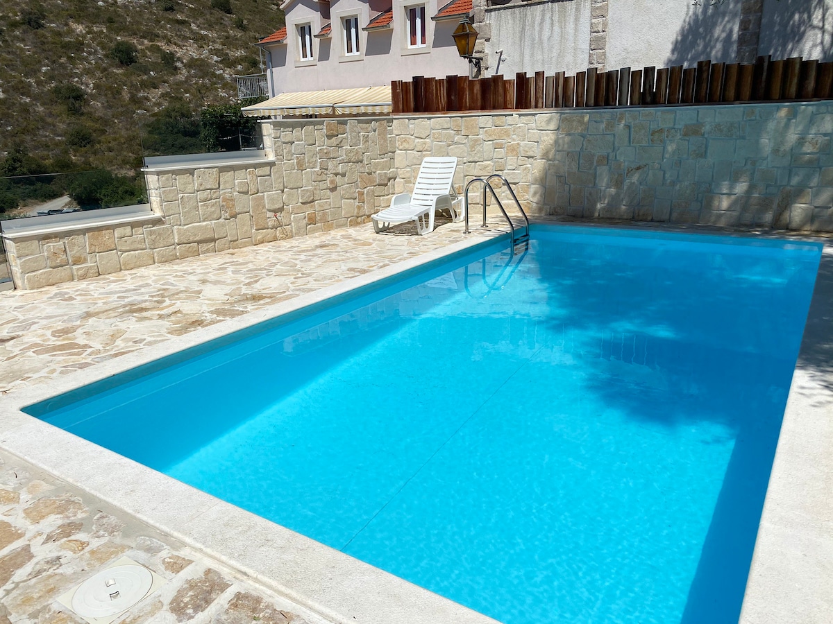 全新！ ！ ！迷人的「Villa Oliva」，带私人泳池