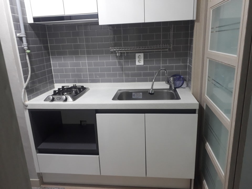 全新干净的单间公寓（标准双人床+厨房+卫生间）