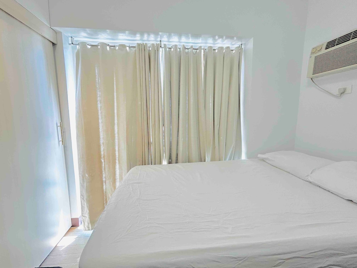 Budget 2 Bedroom with Free Parking near NAIA
