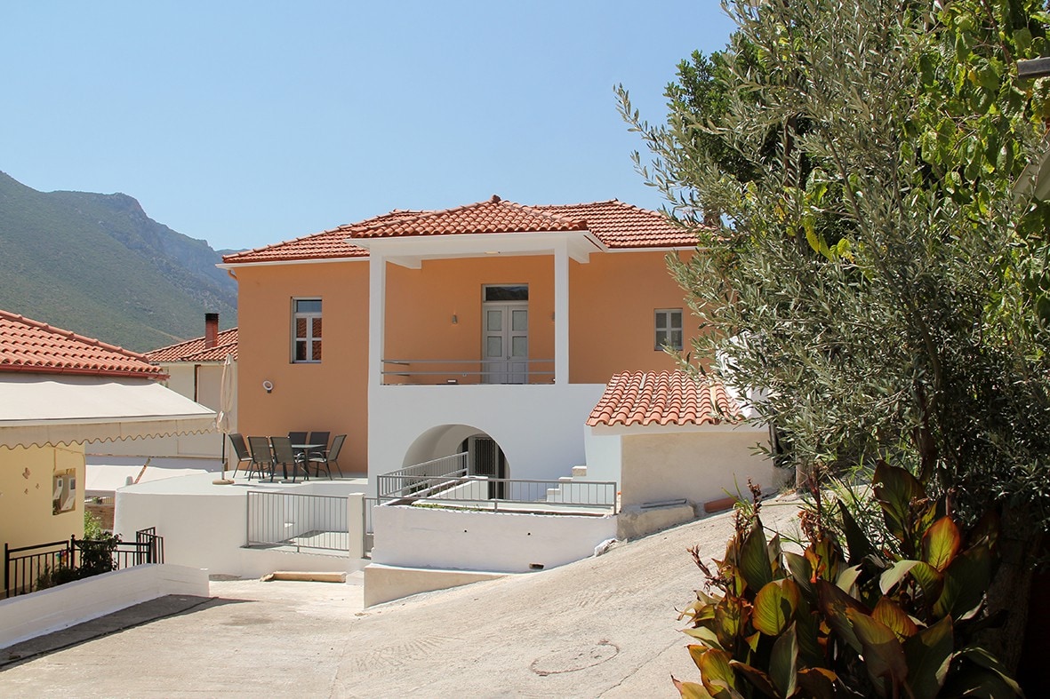 Beneath the Rock Residence, Leonidio