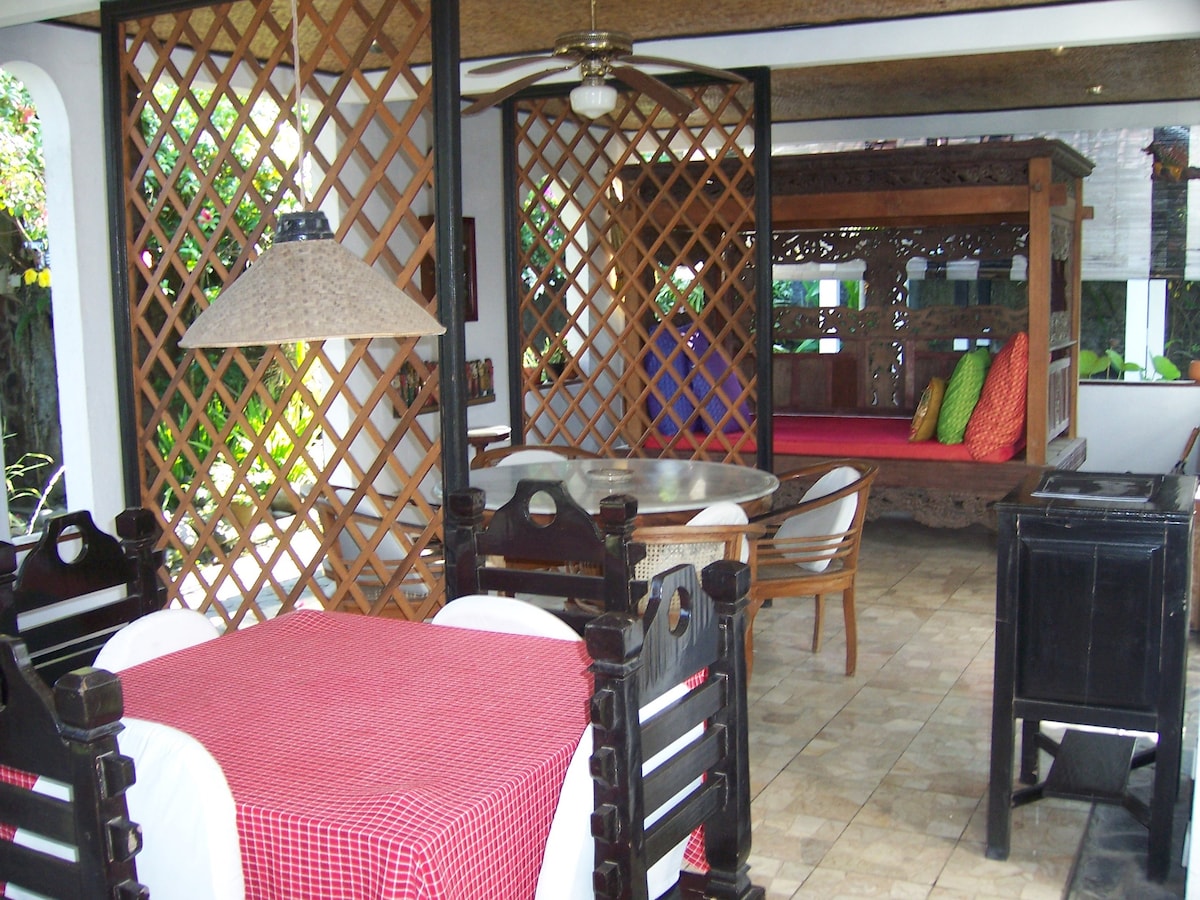Adams Homestay Family Bungalow