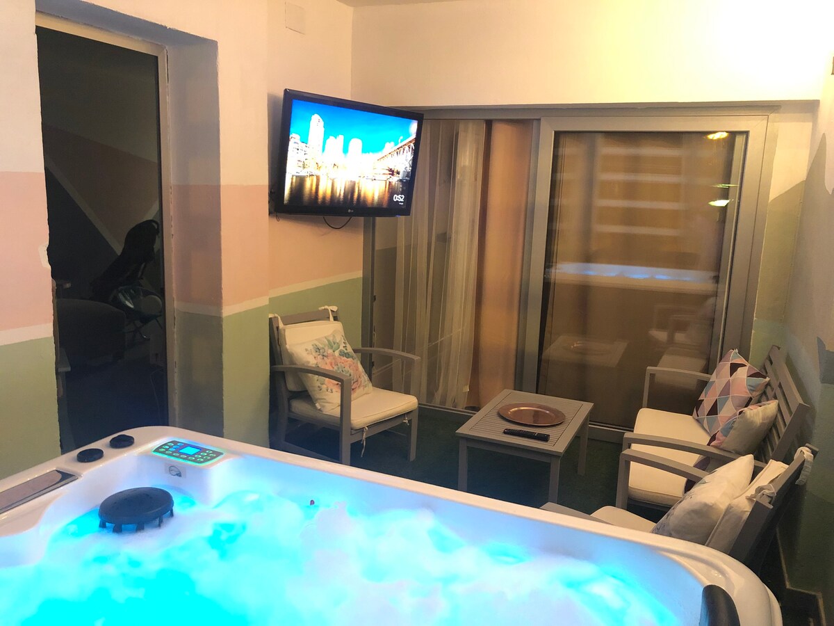 格拉纳达豪华公寓，带泳池和按摩浴缸的豪华公寓