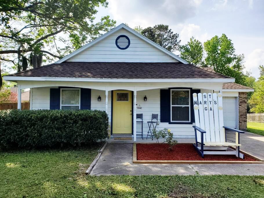 Updated & Cozy 3/2  in Downtown Historic St Marys