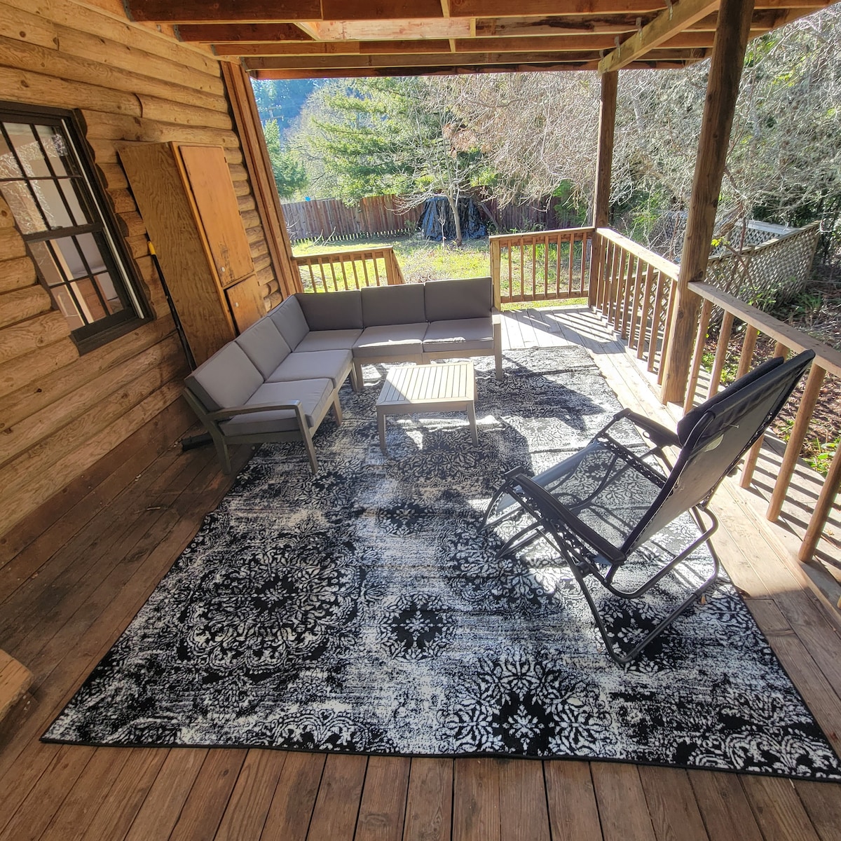 Log Cabin on the Benbow Golf Course, Right by KOA