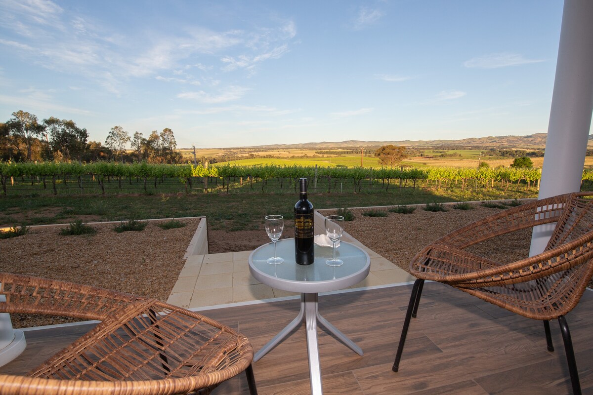 1837 Barossa Luxury Vineyard Cottage Hideaway