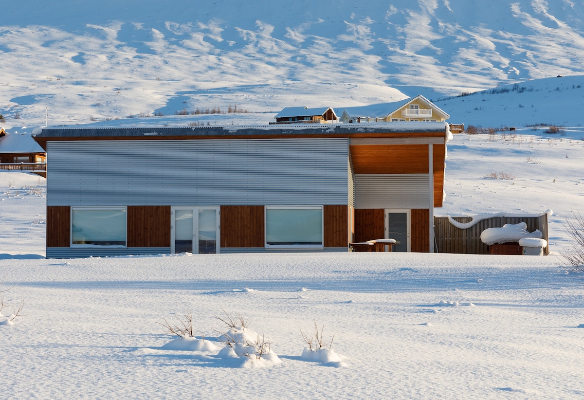 Akureyri附近的新避暑别墅