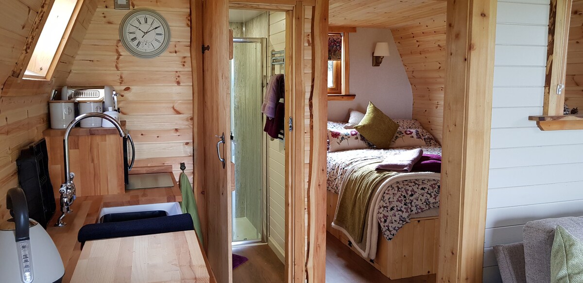 配备热水浴缸的全景Pods Hadrian Glamping