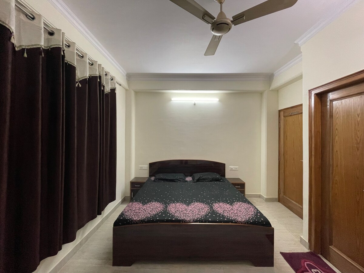 Holiday Home Stay
(3 BHK  Apartment)