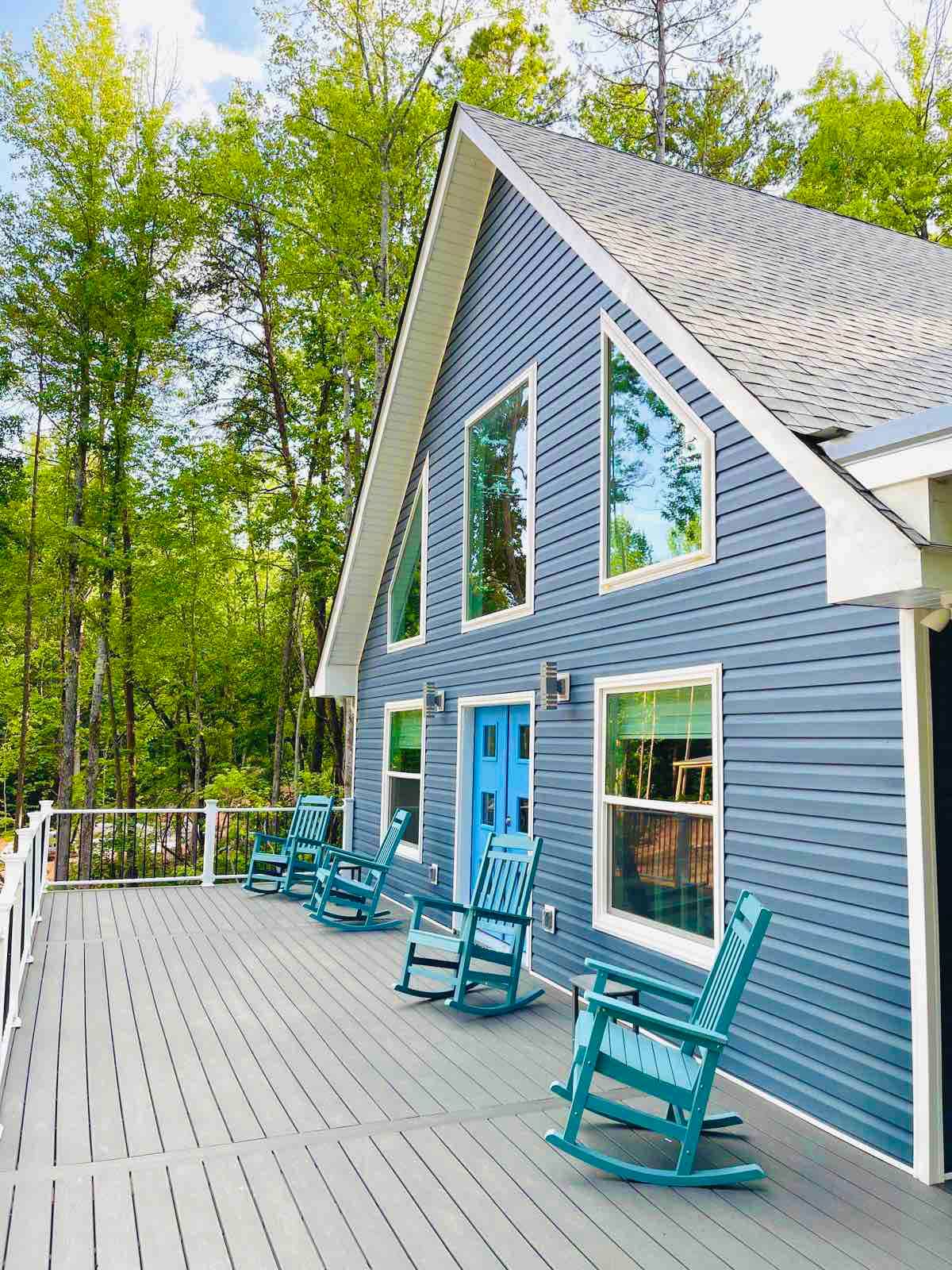 The Blue Cabin: Modern Cabin on Lake Hartwell