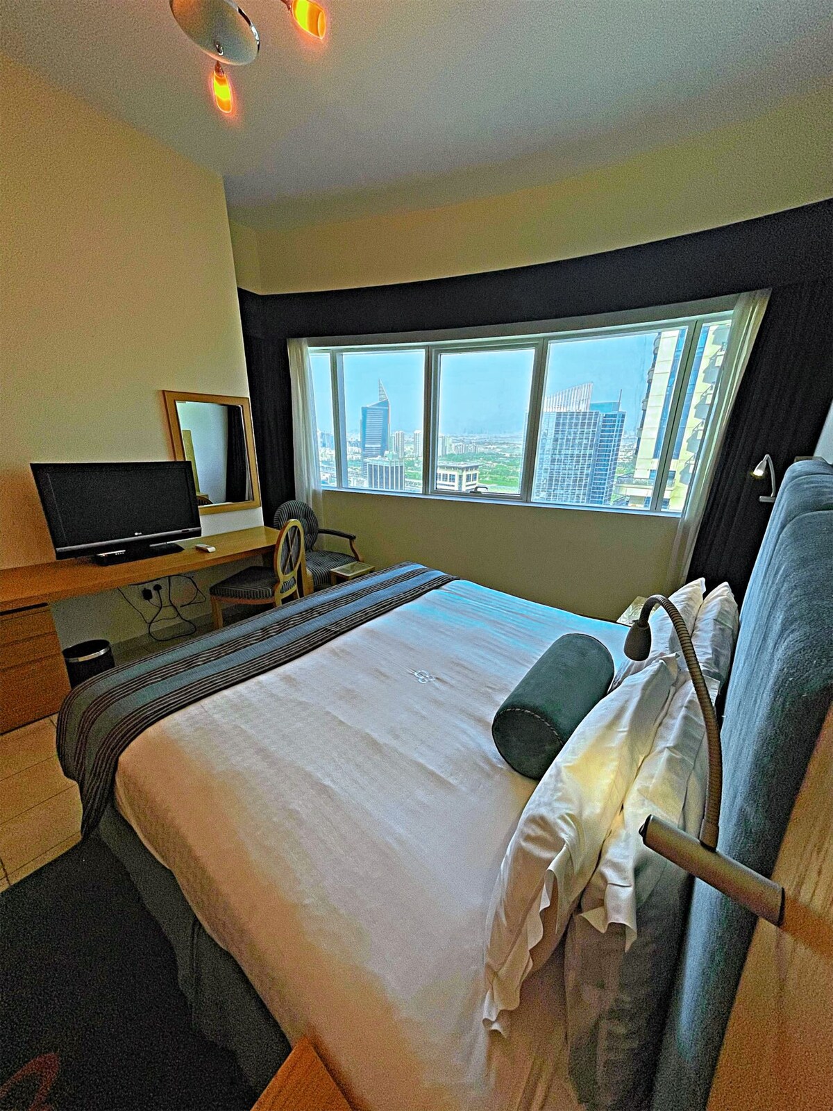 Master Room in Dubai Marina