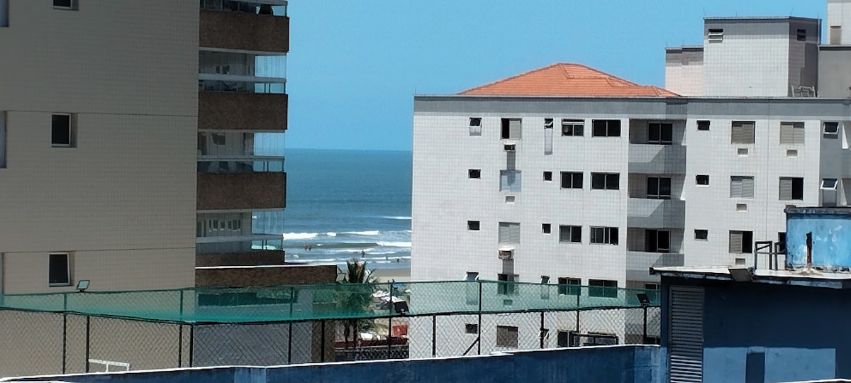 Amplo apartamento na  Aviação (PG), a 60 m do mar