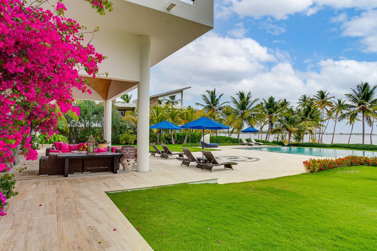 Massive Beachfront Palace with chef and butler