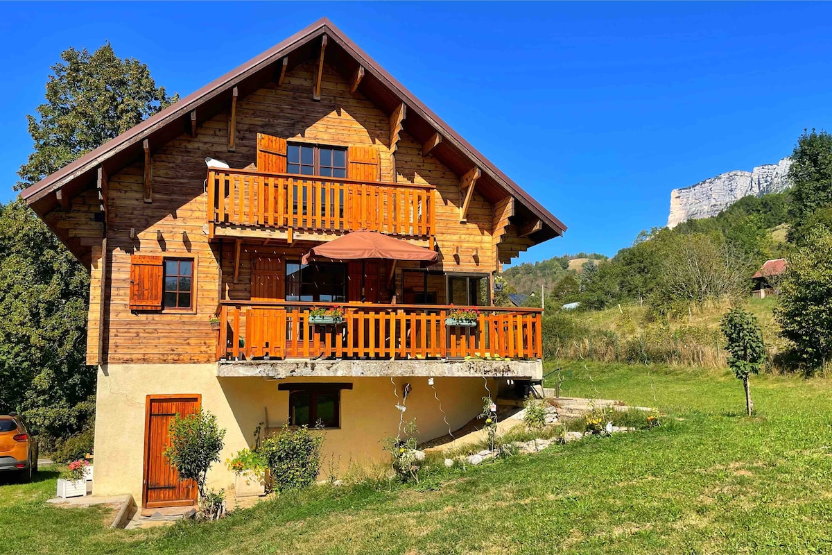 Chalet nature et ruisseau « La Boissonée »