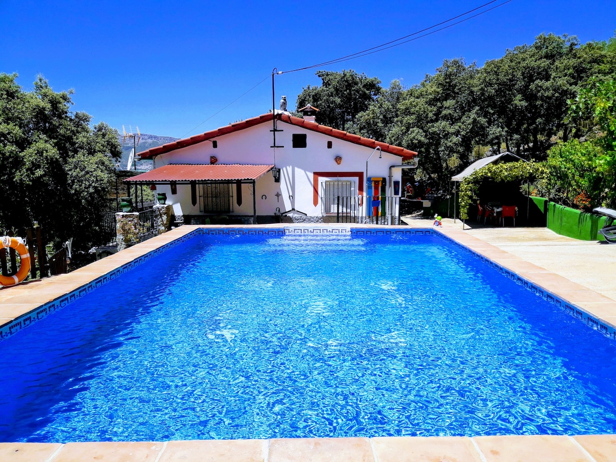 Casa Rural con Piscina Privada en la naturaleza.