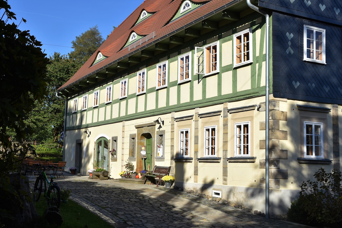 Historischer Familien-Erlebnis-Bauernhof  1