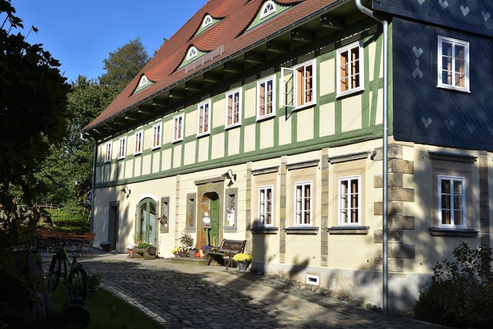 Ebersbach-Neugersdorf的民宿