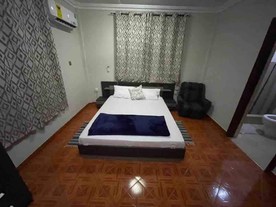 Slauretts’ 1 Bed Apartmnt with 2AC, unlimited Wifi