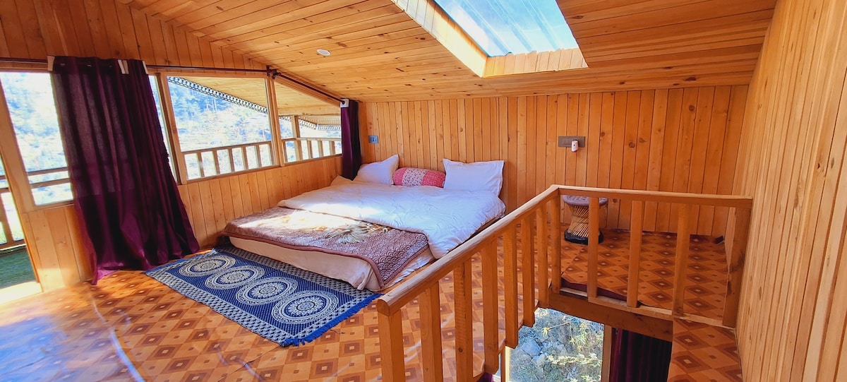 Wooden Duplex Cottage jibhi 800 mitr瀑布