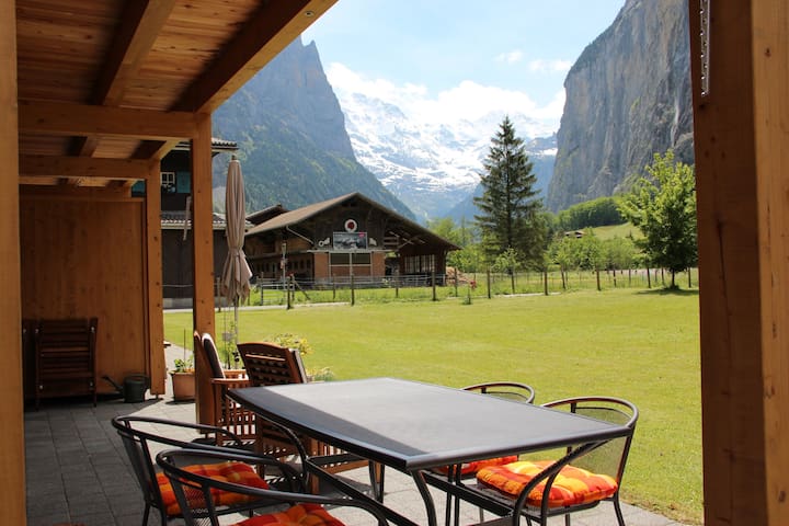 卢达本纳(Lauterbrunnen)的民宿