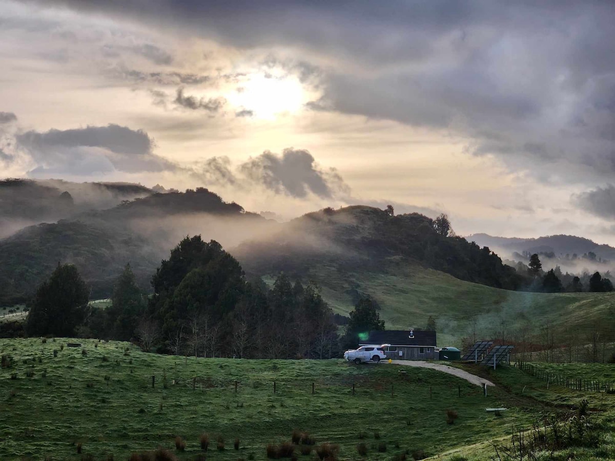 The Rimu Hut ：豪华河畔和离网