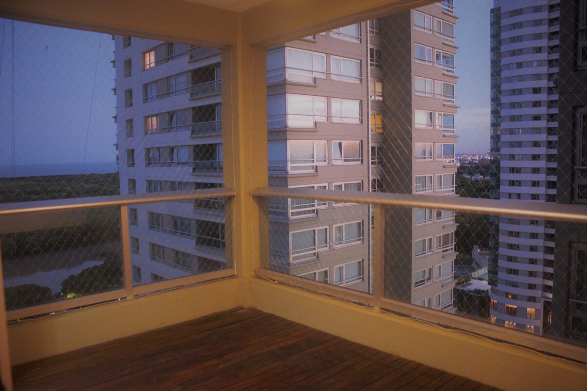 马德罗港令人印象深刻的公寓。