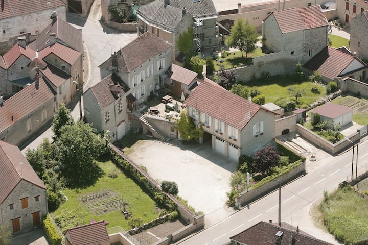 Pacy-sur-Armançon的民宿