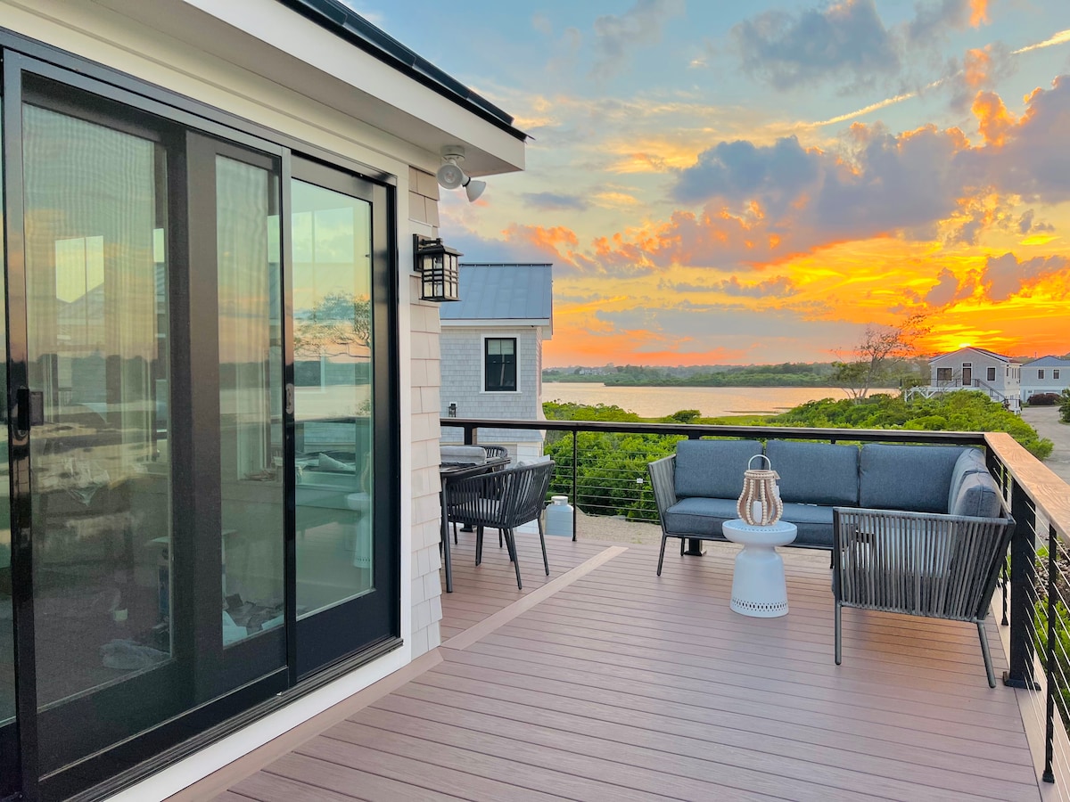 Luxurious Waterfront Beach House at Matunuck beach