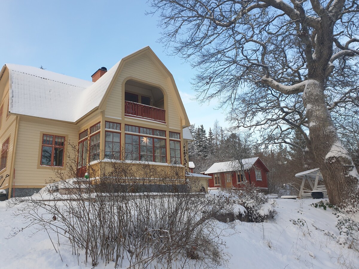 Charmig stuga/Cottage with Lake