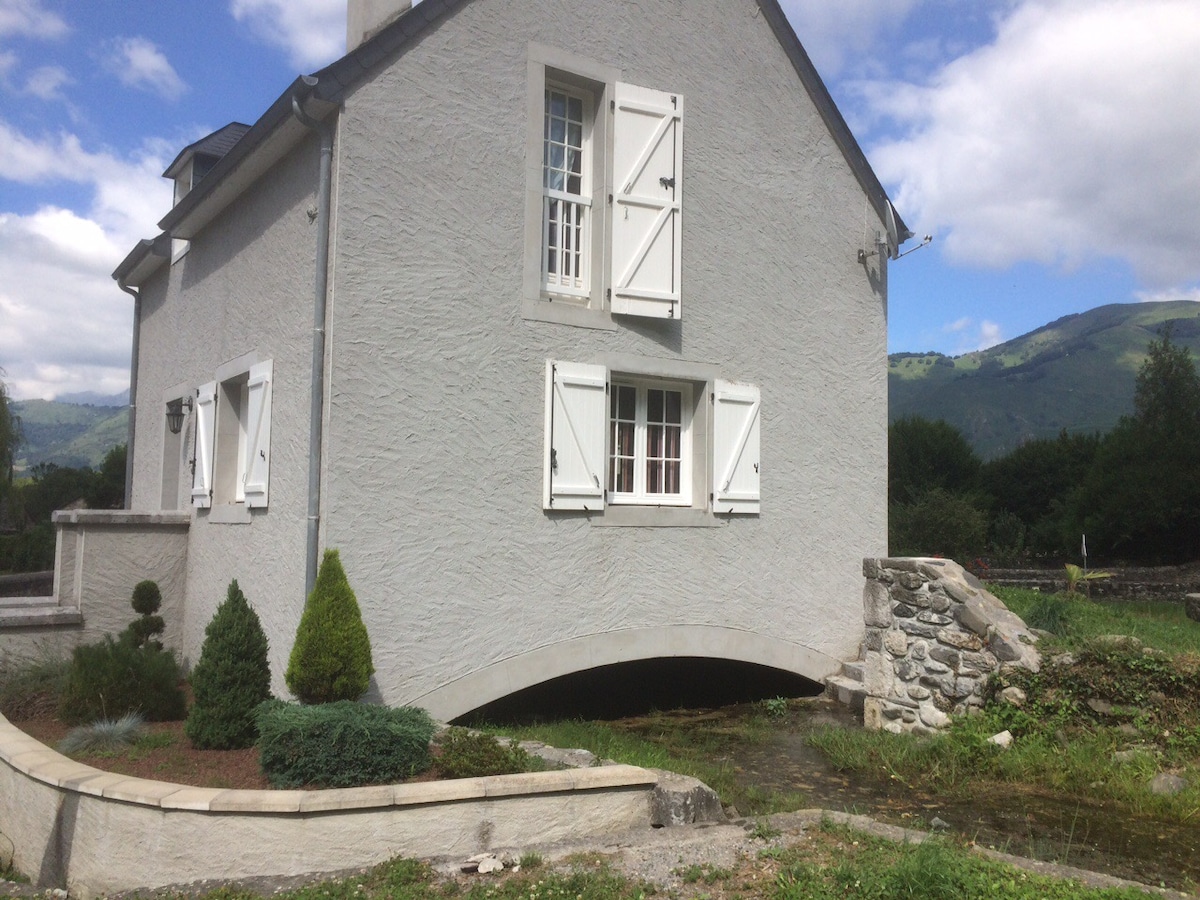 Moulin  vallée d ‘aspe Pyrénées Lées- athas